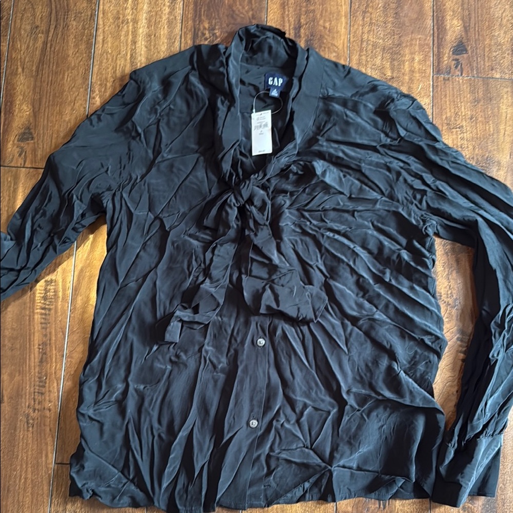 GAP Black button down